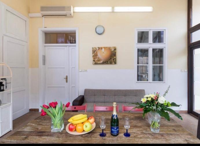 Apartment Stepanska ปราก ภายนอก รูปภาพ