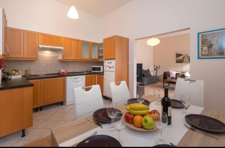 Apartment Stepanska ปราก ภายนอก รูปภาพ