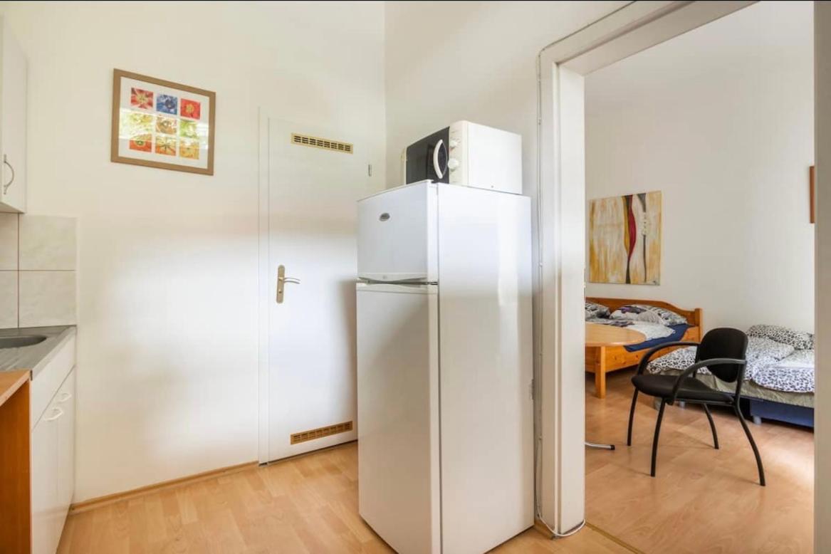 Apartment Stepanska ปราก ภายนอก รูปภาพ