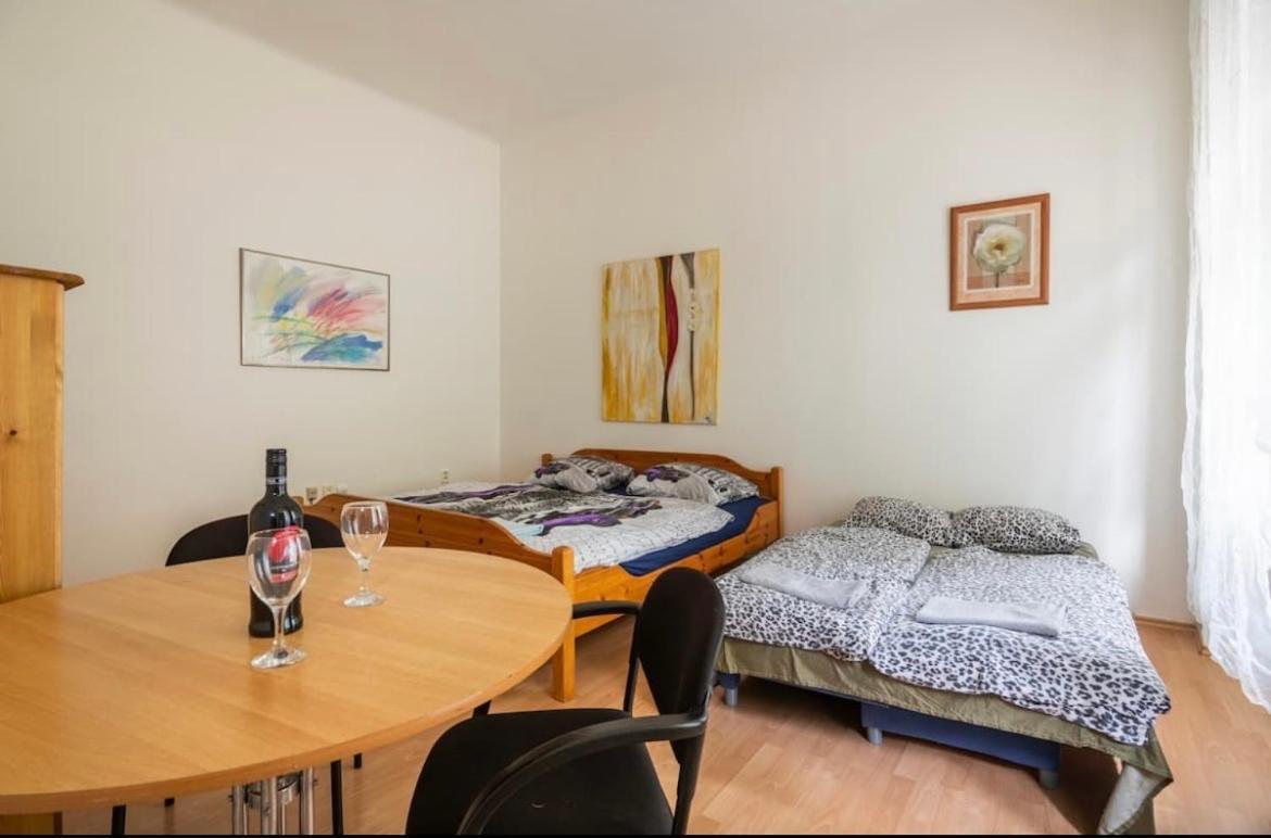 Apartment Stepanska ปราก ภายนอก รูปภาพ