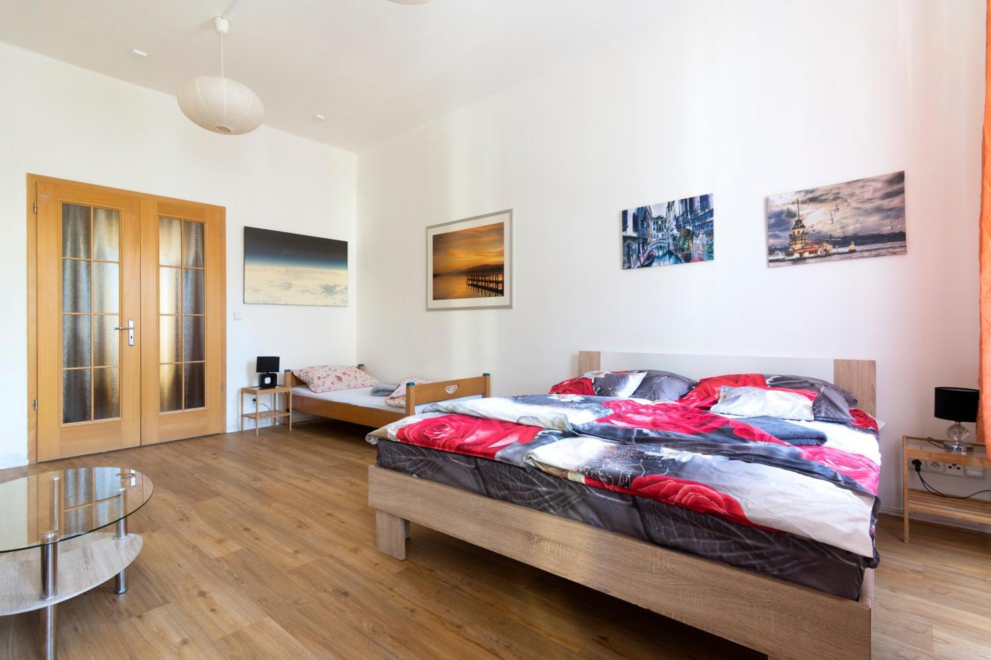 Apartment Stepanska ปราก ภายนอก รูปภาพ