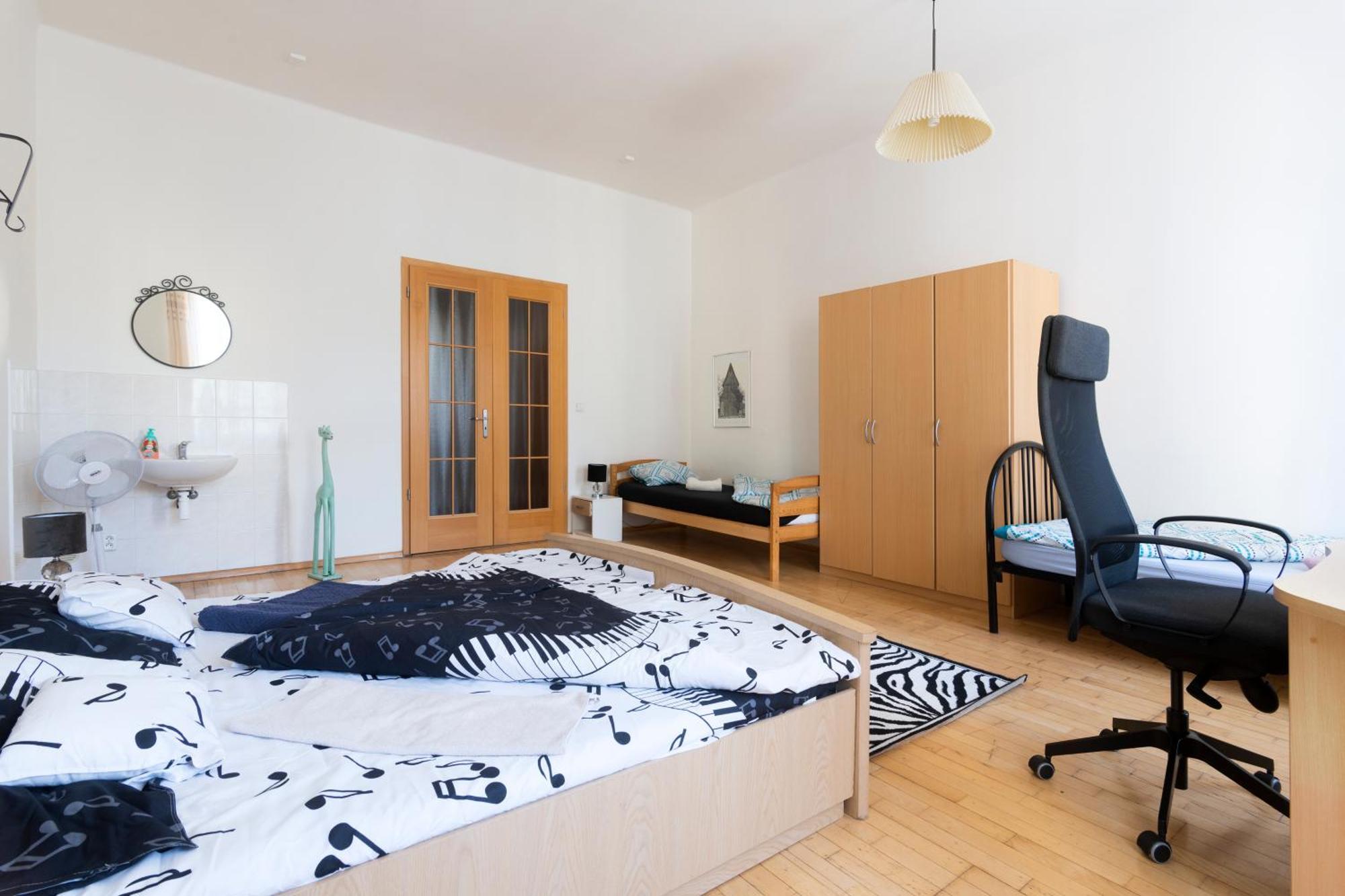 Apartment Stepanska ปราก ภายนอก รูปภาพ