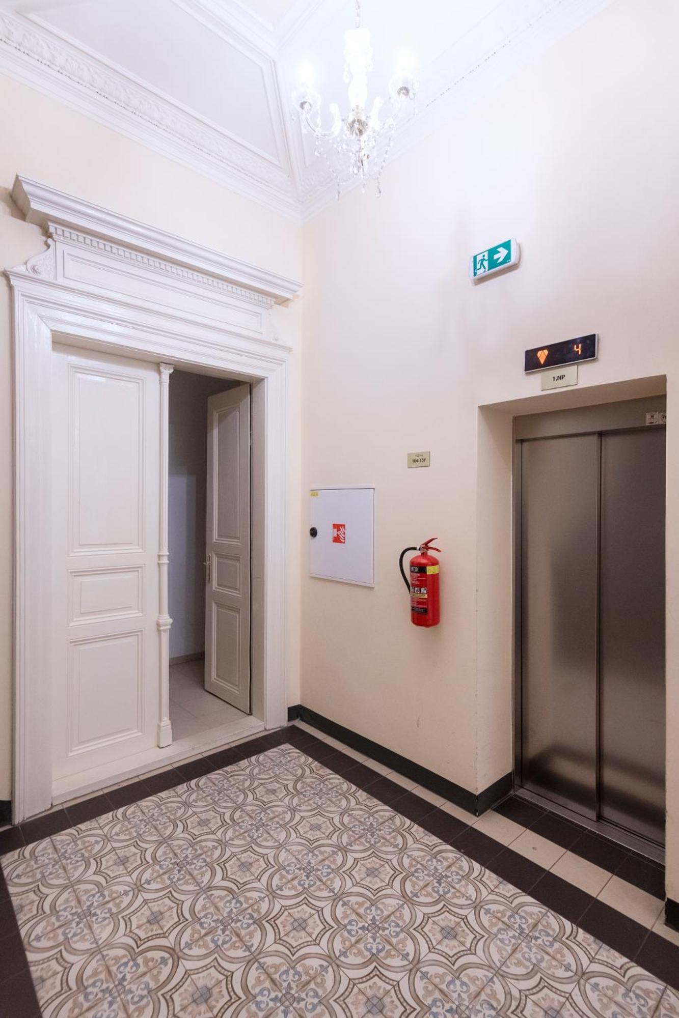 Apartment Stepanska ปราก ภายนอก รูปภาพ