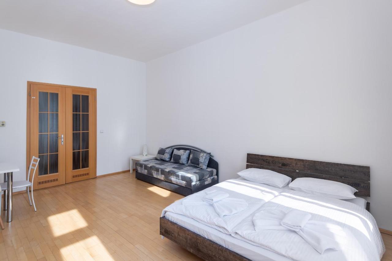 Apartment Stepanska ปราก ภายนอก รูปภาพ
